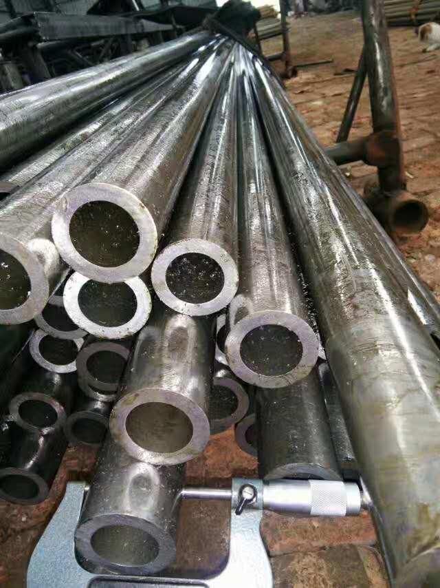 Cold Drawn Seamless Steel Pipe Precision Carbon Steel Tube DIN2391 En10305 St37 St52