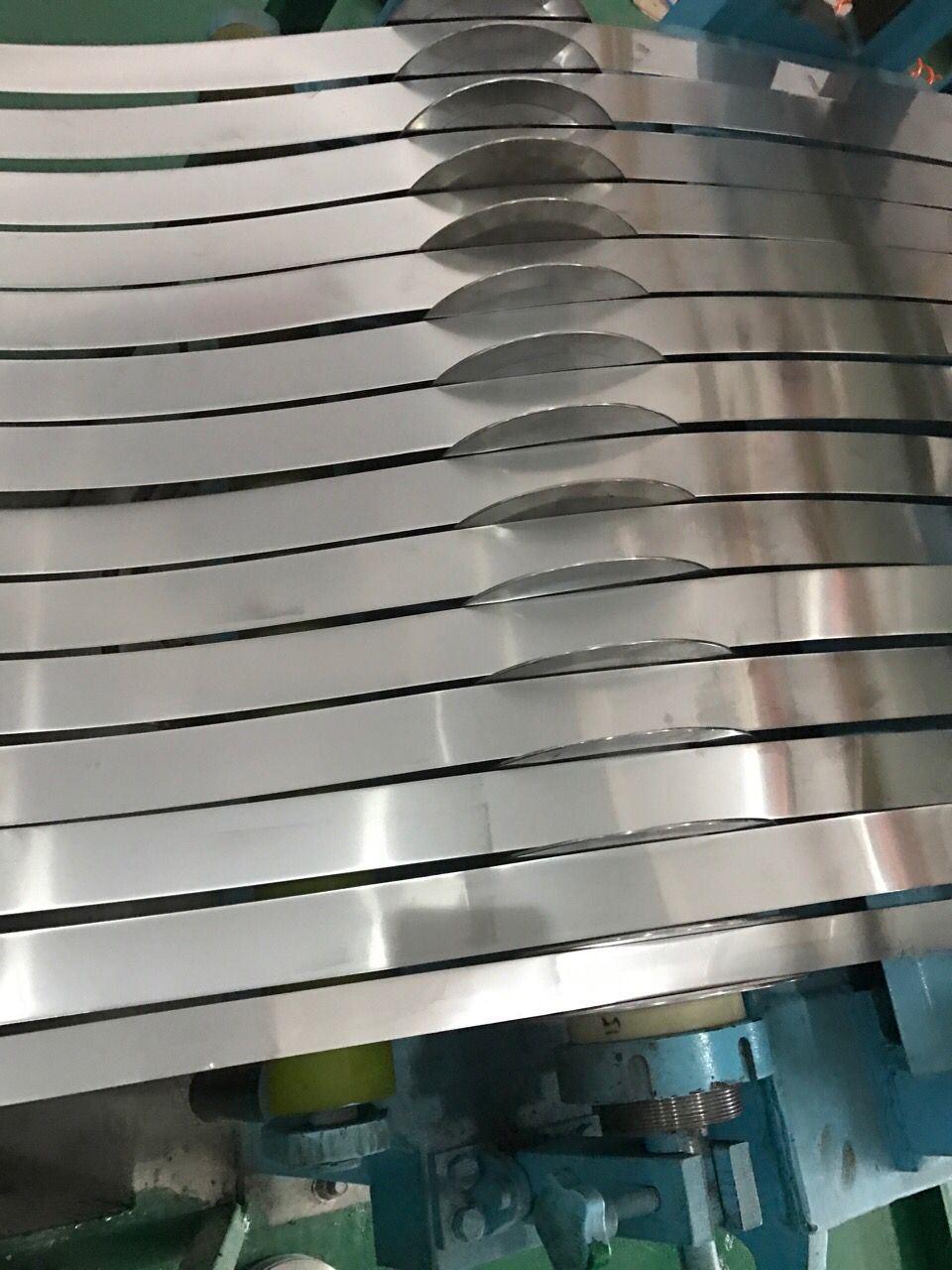 SUS/AISI (201/304) 2b Finished Cold/Hot Rolled Stainless Steel Strip Price