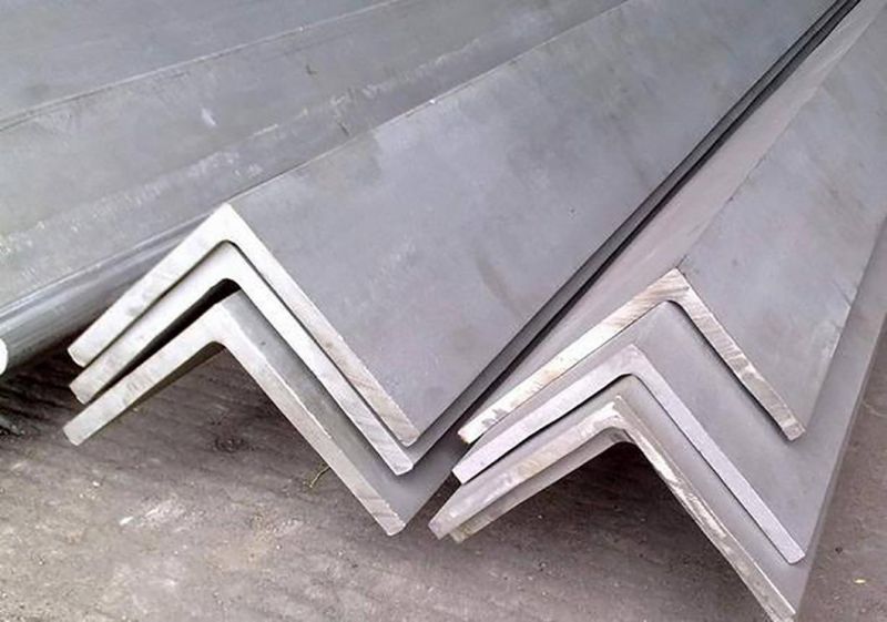 Hot Rolled Ss400 ASTM St37 Equal Carbon Steel Angle Bar