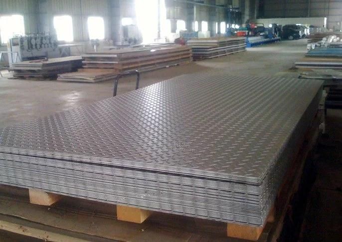 ASTM A36 Ss400 Q235B Mild Carbon Galvanized Steel Checker Plate